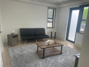 Spacious 1 Bedroom next to Lincoln Road sleep 6